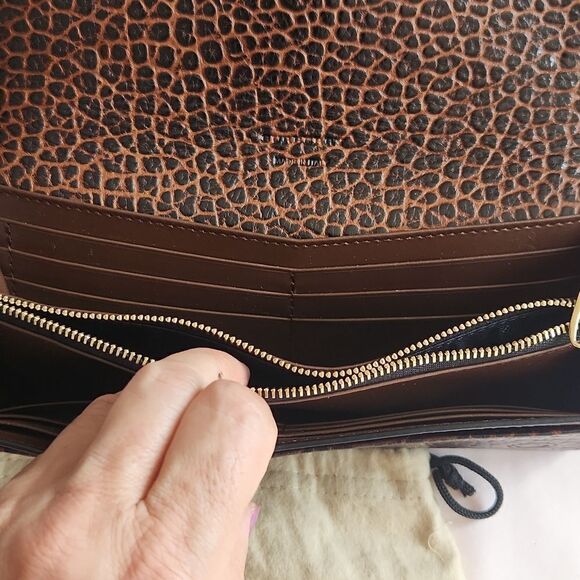 NWT, Burberry pebbled brown leather clutch - Picture 5 of 12